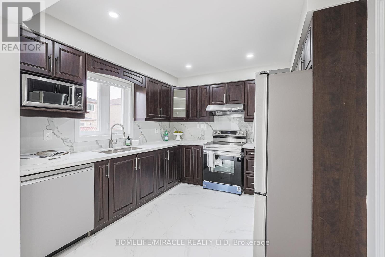 3 Hawkway Court, Brampton (Fletcher's West), Ontario  L6Y 4K7 - Photo 14 - W12212807