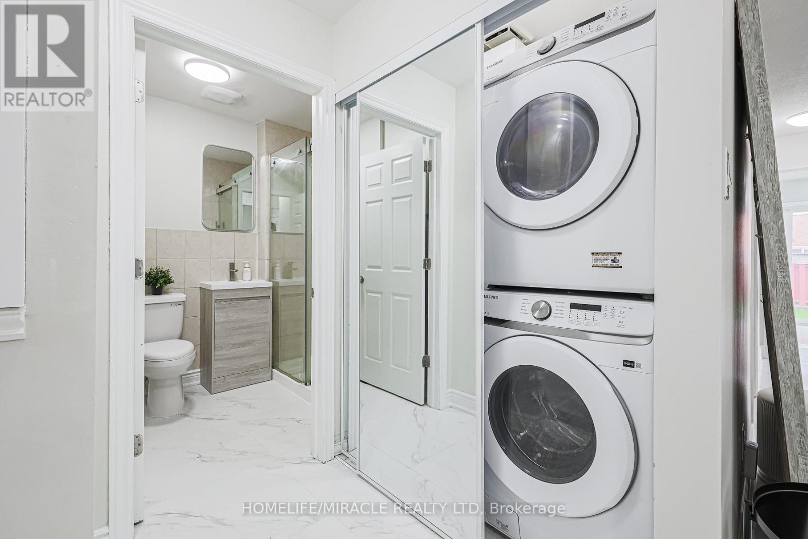 3 Hawkway Court, Brampton (Fletcher's West), Ontario  L6Y 4K7 - Photo 6 - W12212807