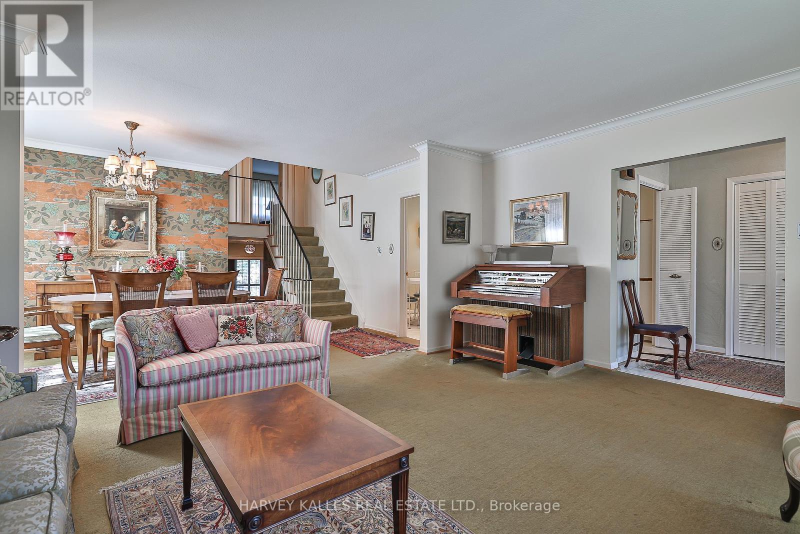 140 Fenn Avenue, Toronto, Ontario  M2P 1X6 - Photo 4 - C12214992