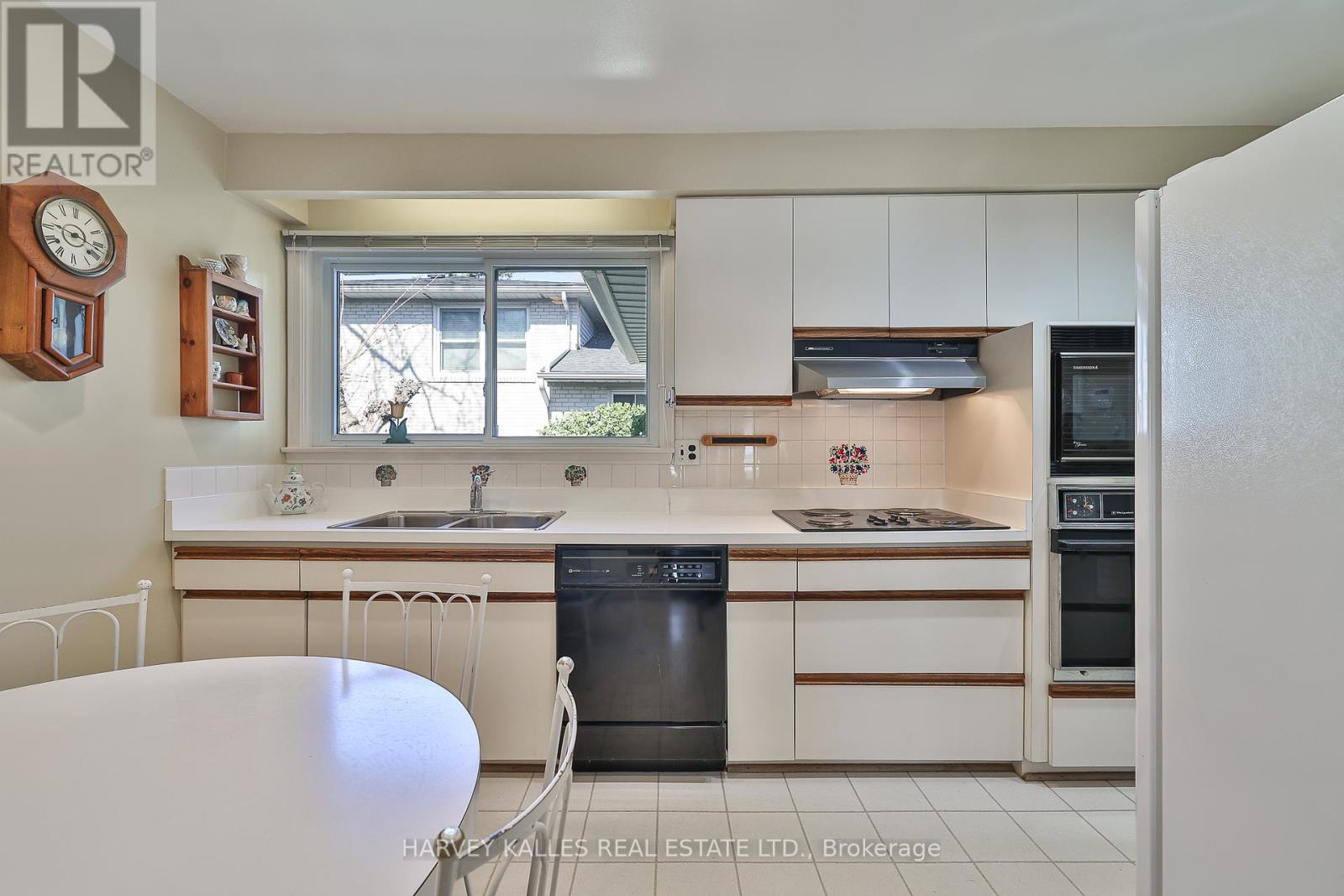 140 Fenn Avenue, Toronto, Ontario  M2P 1X6 - Photo 7 - C12214992