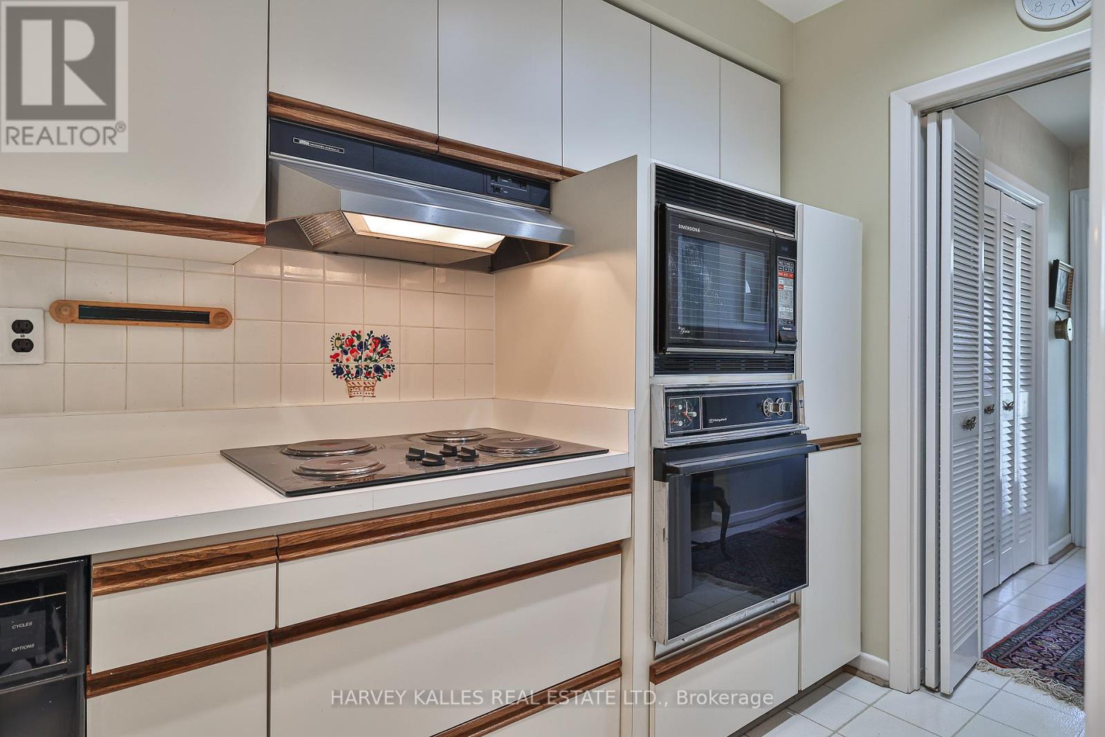 140 Fenn Avenue, Toronto, Ontario  M2P 1X6 - Photo 8 - C12214992