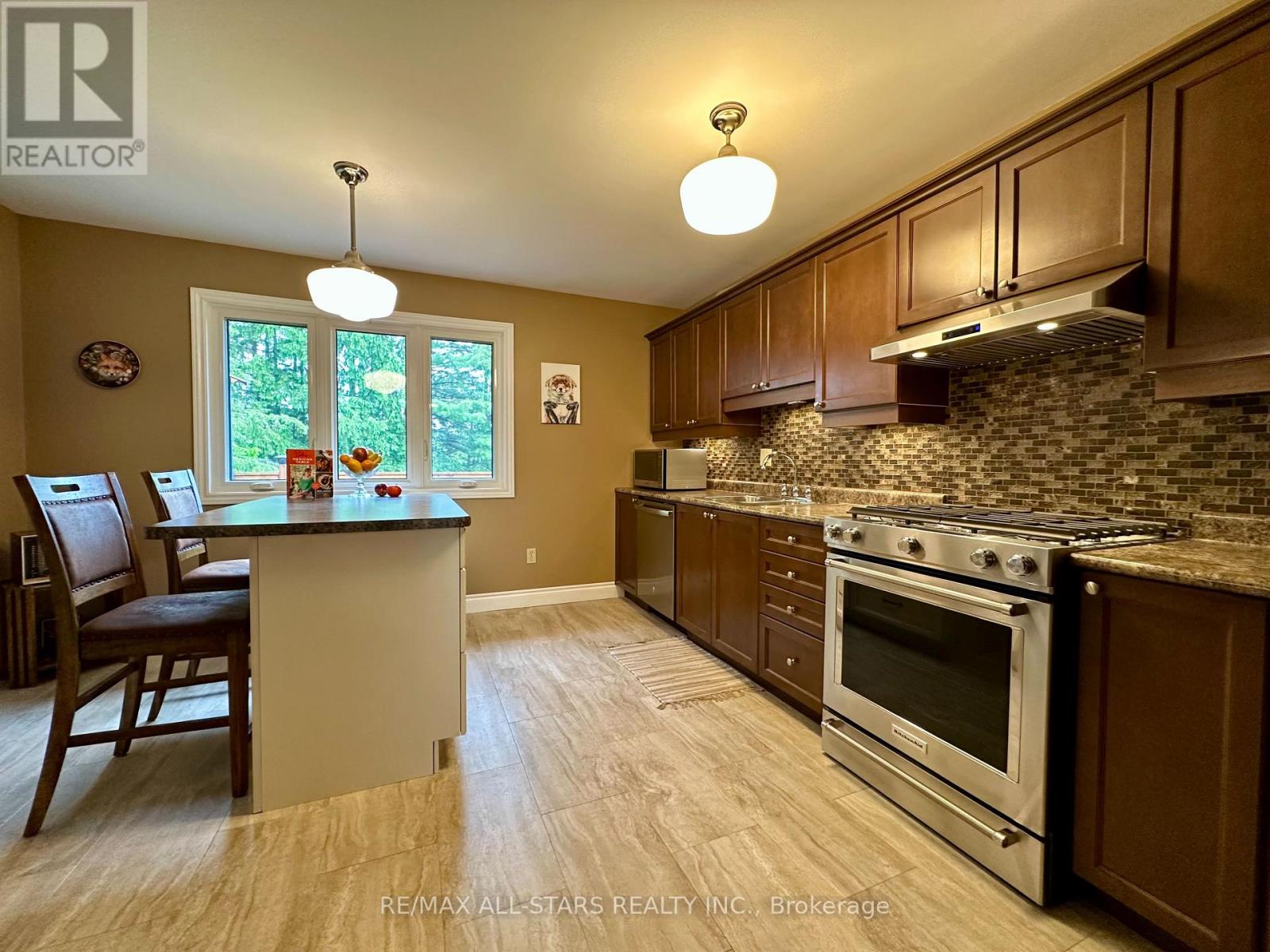 243 West Street, Kawartha Lakes, Ontario  K0M 1A0 - Photo 6 - X12182400