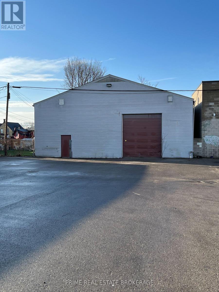 501 Bathurst Street, London East, Ontario  N6B 1P5 - Photo 2 - X12083738