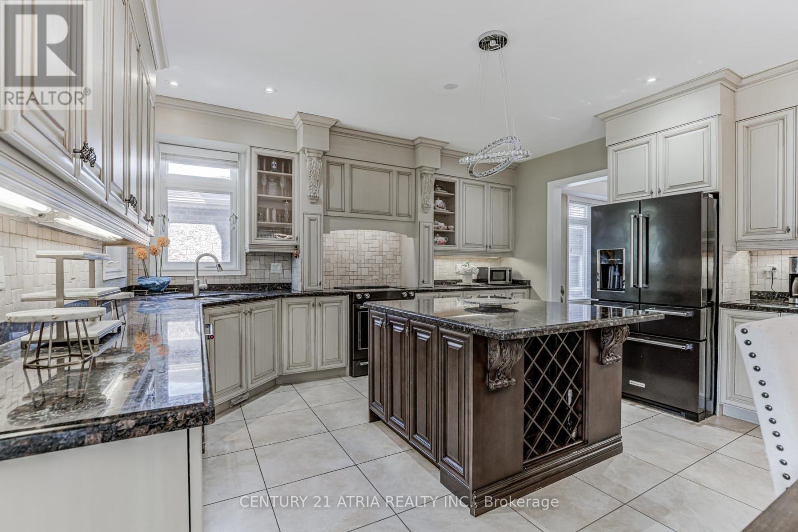 69 B Elm Grove Avenue, Richmond Hill, Ontario  L4E 2V4 - Photo 8 - N12215037