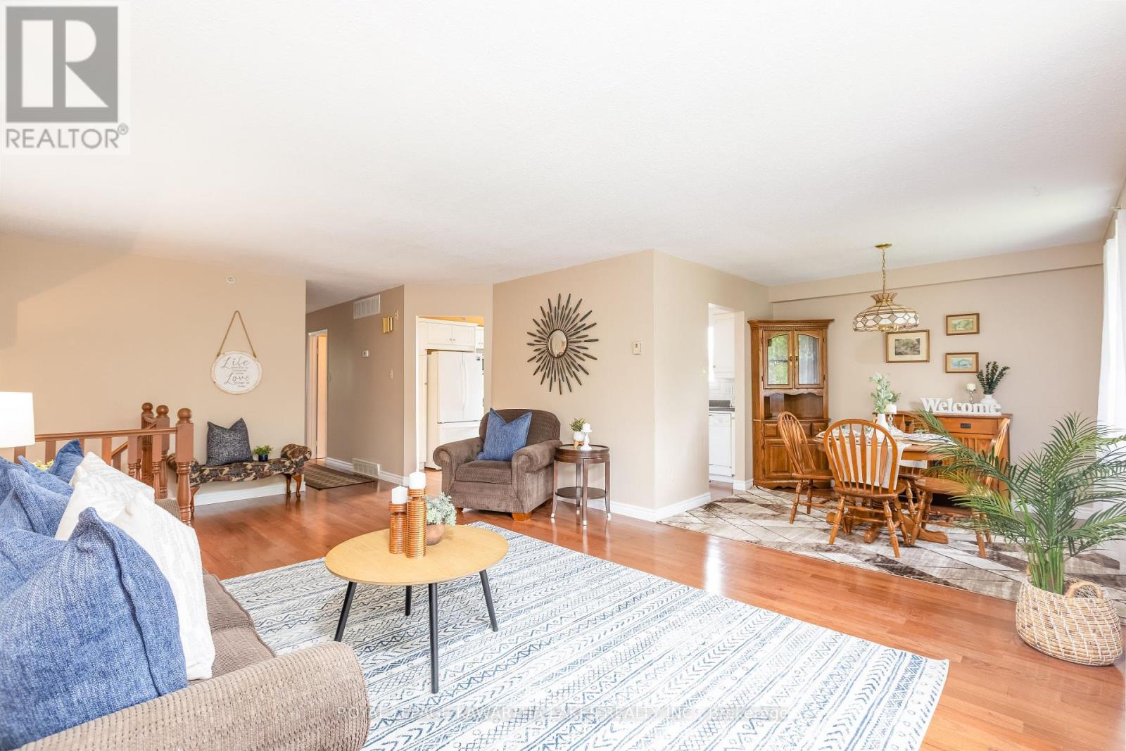 12 Hillside Drive, Kawartha Lakes, Ontario  K9V 1A4 - Photo 8 - X12215114