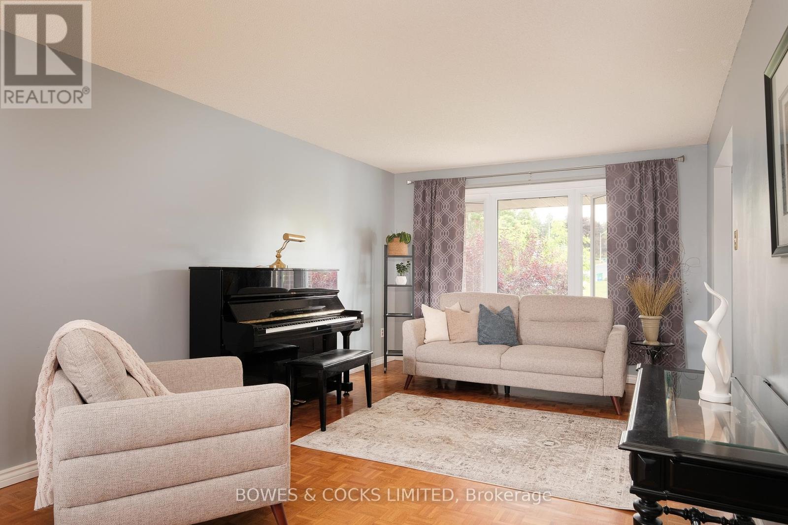 1483 Clearview Drive, Peterborough West (Central), Ontario  K9K 2A6 - Photo 4 - X12215147