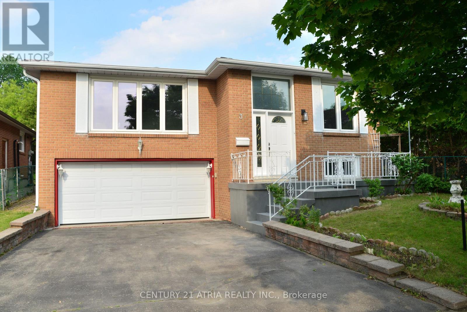 <div class="slider-price">$999,988</div><p>3 Silvertip Crescent, Toronto, Ontario</p>