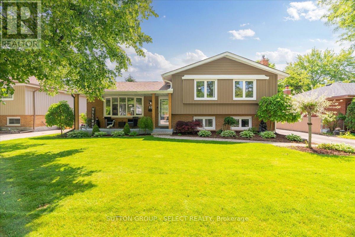 92 EBURY CRESCENT, London South, Ontario