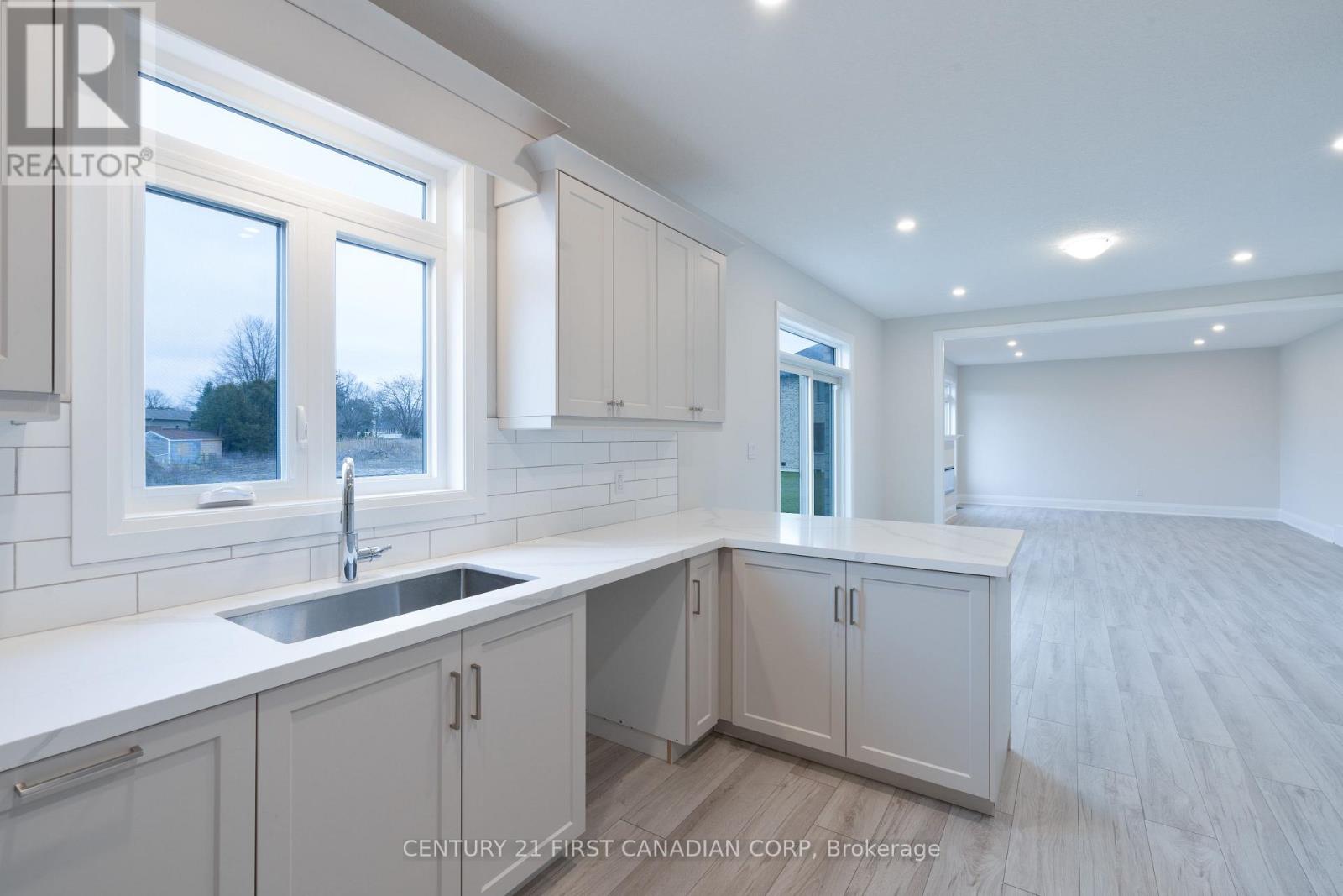 241 Leitch Street, Dutton/dunwich, Ontario  N0L 1J0 - Photo 15 - X12215176