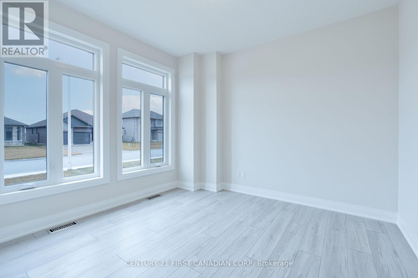 241 Leitch Street, Dutton/dunwich, Ontario  N0L 1J0 - Photo 4 - X12215176