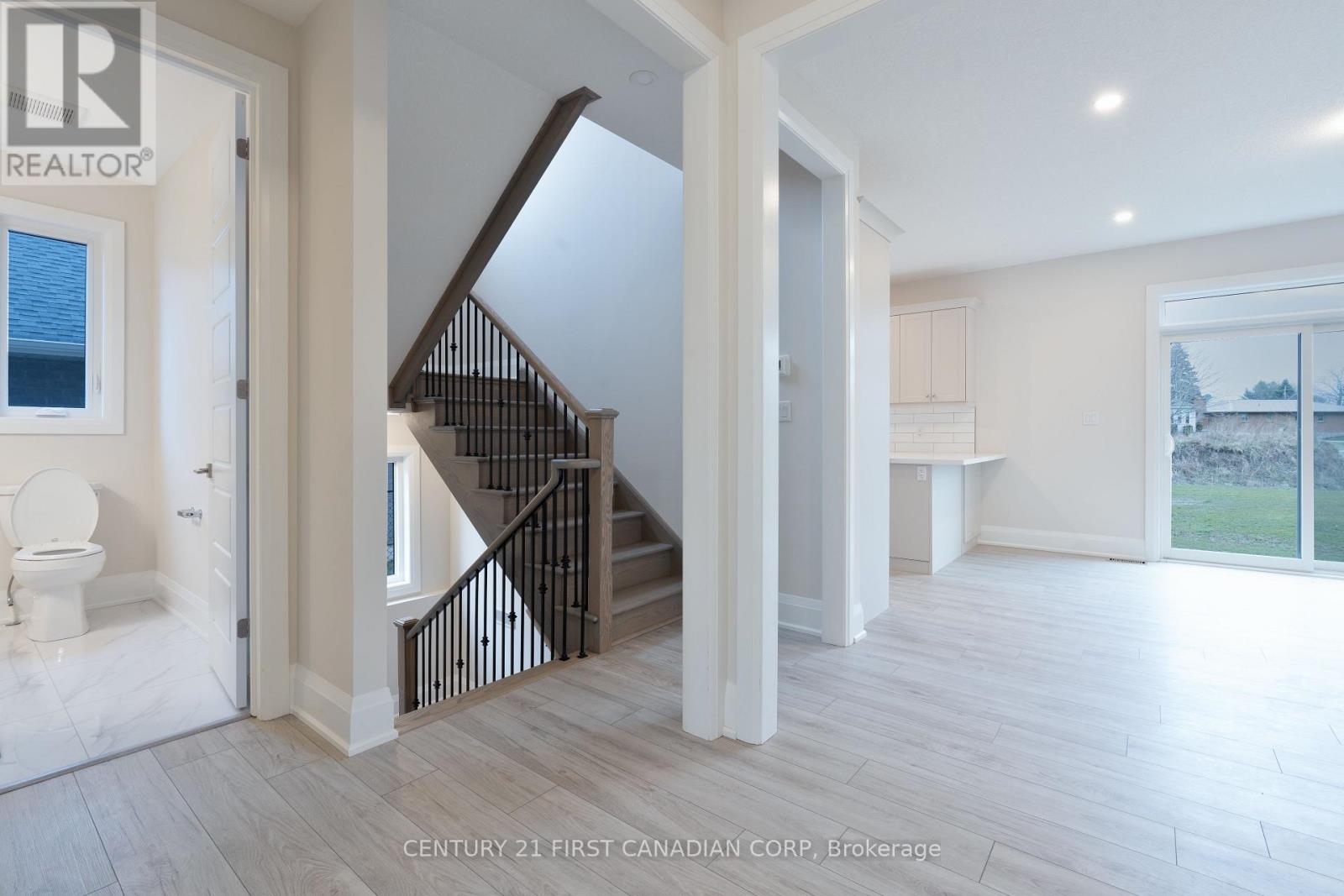 241 Leitch Street, Dutton/dunwich, Ontario  N0L 1J0 - Photo 7 - X12215176