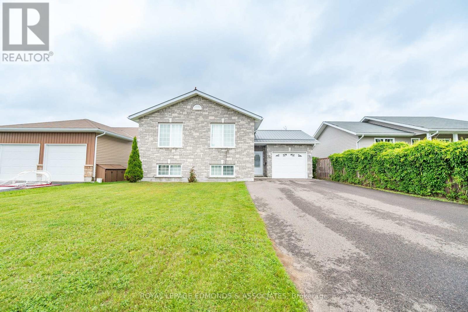 626 JOHNSTON CRESCENT, Pembroke, Ontario