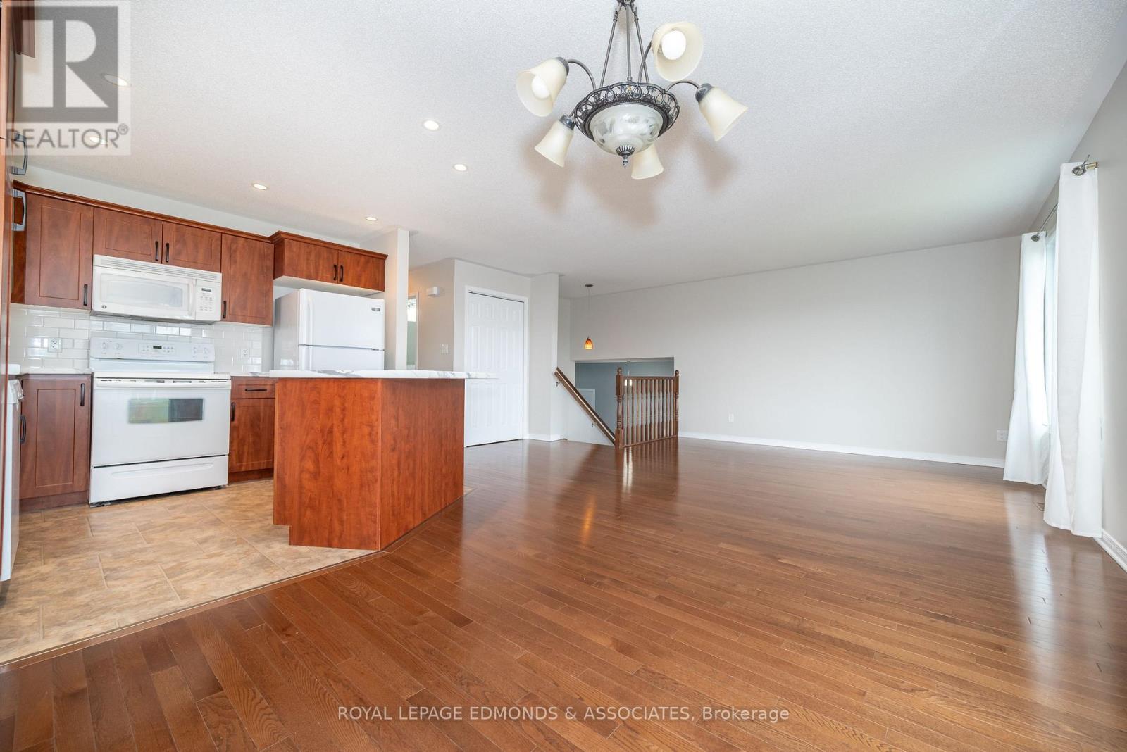 626 Johnston Crescent, Pembroke, Ontario  K8A 0B9 - Photo 10 - X12215214
