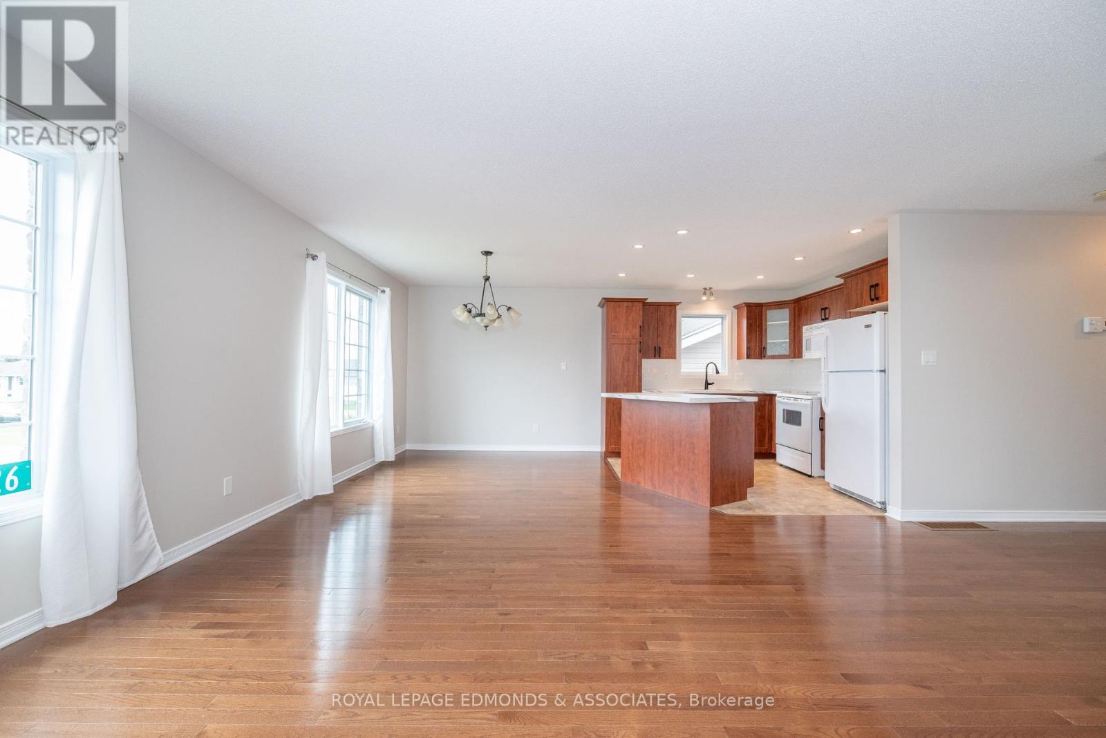 626 Johnston Crescent, Pembroke, Ontario  K8A 0B9 - Photo 12 - X12215214
