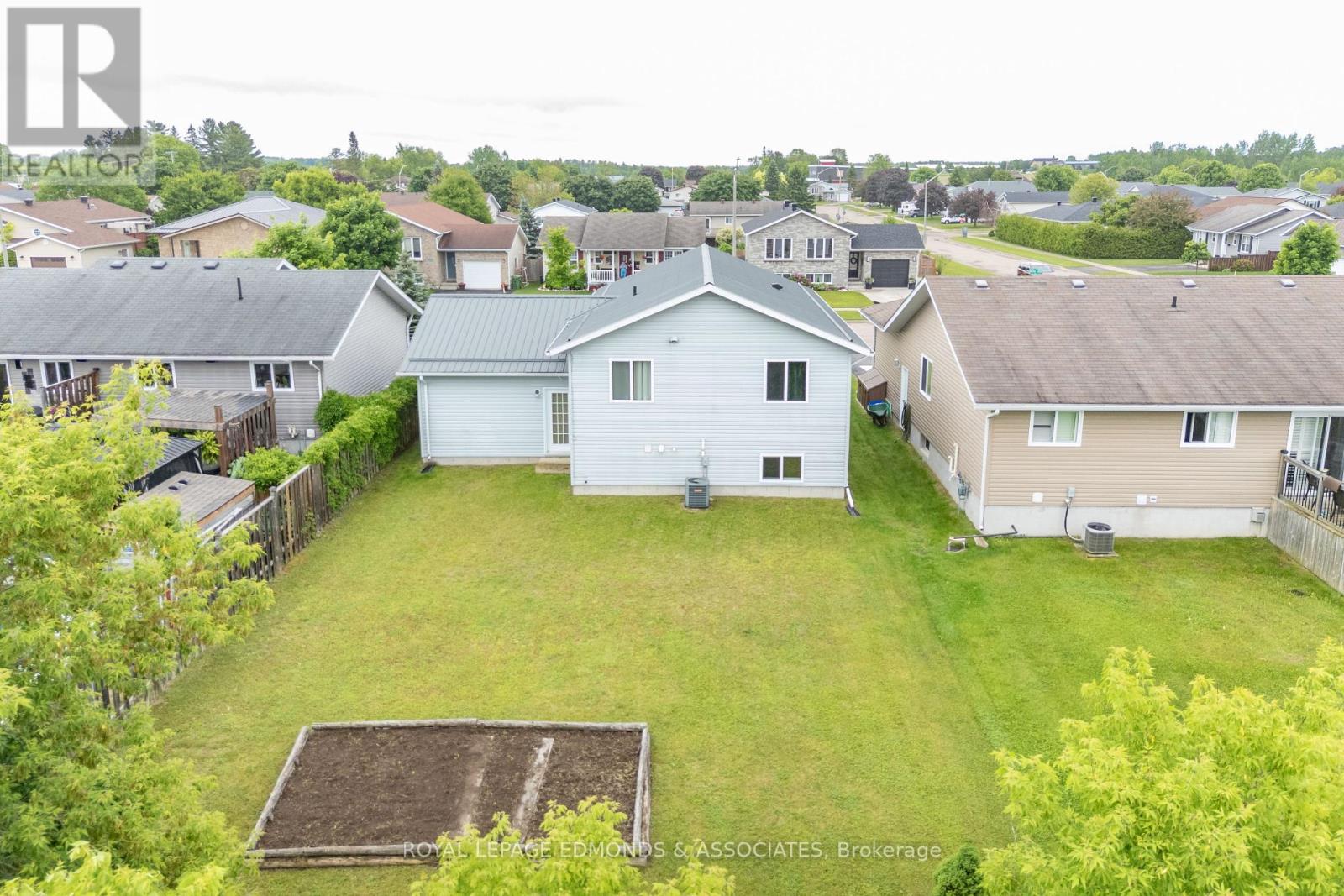 626 Johnston Crescent, Pembroke, Ontario  K8A 0B9 - Photo 39 - X12215214