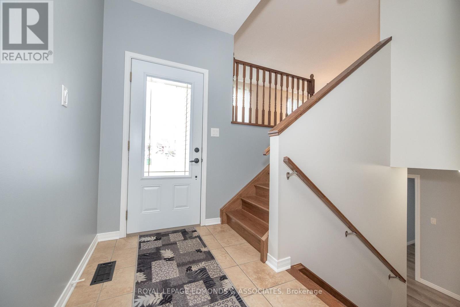626 Johnston Crescent, Pembroke, Ontario  K8A 0B9 - Photo 4 - X12215214