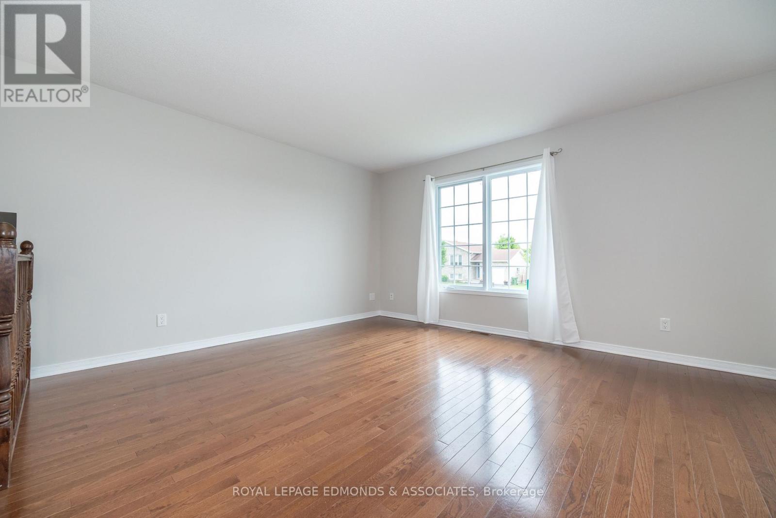 626 Johnston Crescent, Pembroke, Ontario  K8A 0B9 - Photo 5 - X12215214