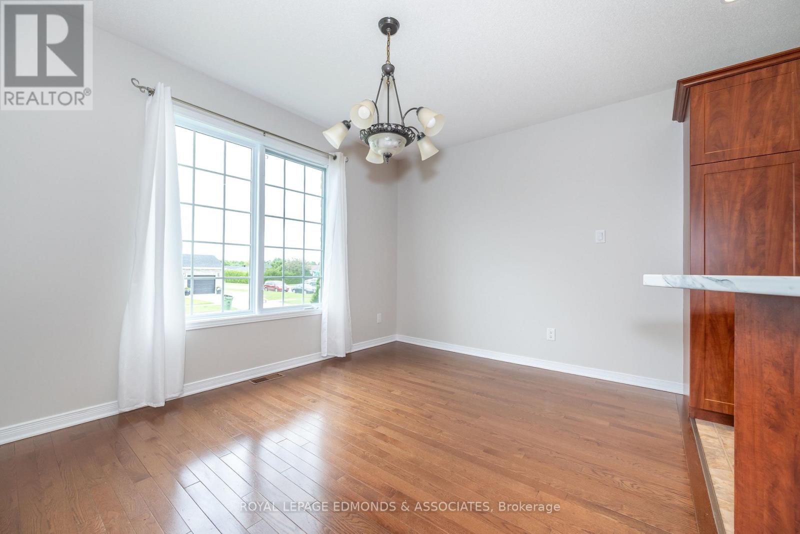 626 Johnston Crescent, Pembroke, Ontario  K8A 0B9 - Photo 6 - X12215214