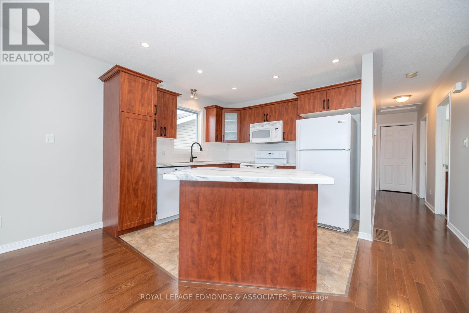 626 Johnston Crescent, Pembroke, Ontario  K8A 0B9 - Photo 9 - X12215214