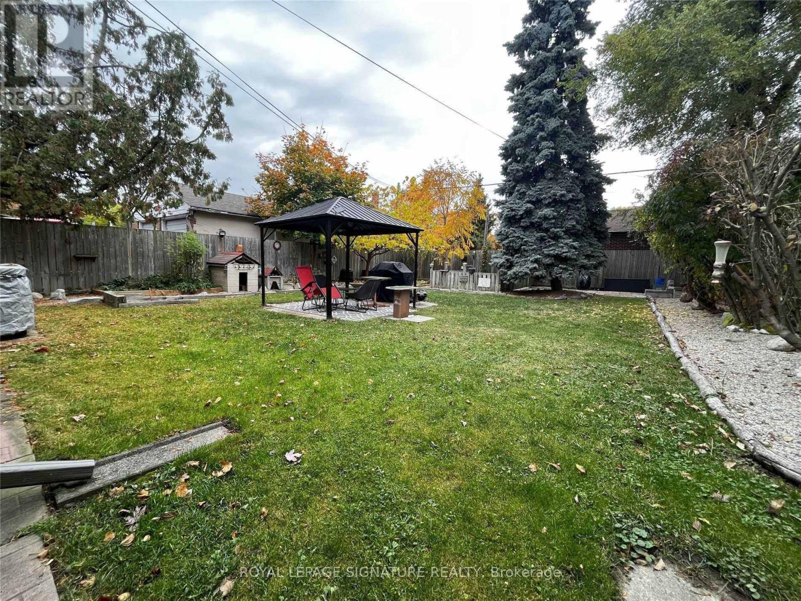142 Simpson Avenue, Toronto, Ontario  M8Z 1E3 - Photo 11 - W12214970