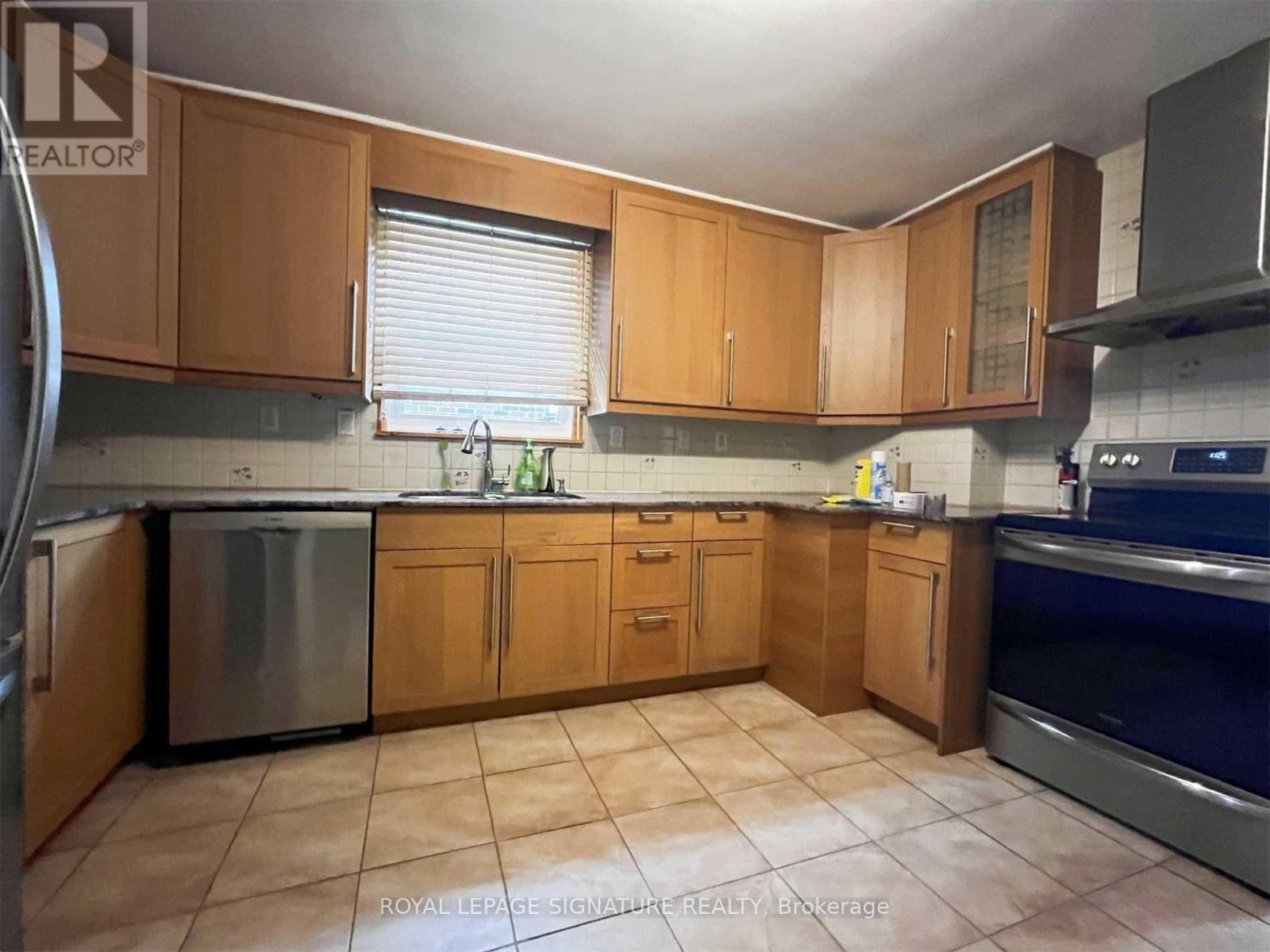 142 Simpson Avenue, Toronto, Ontario  M8Z 1E3 - Photo 4 - W12214970