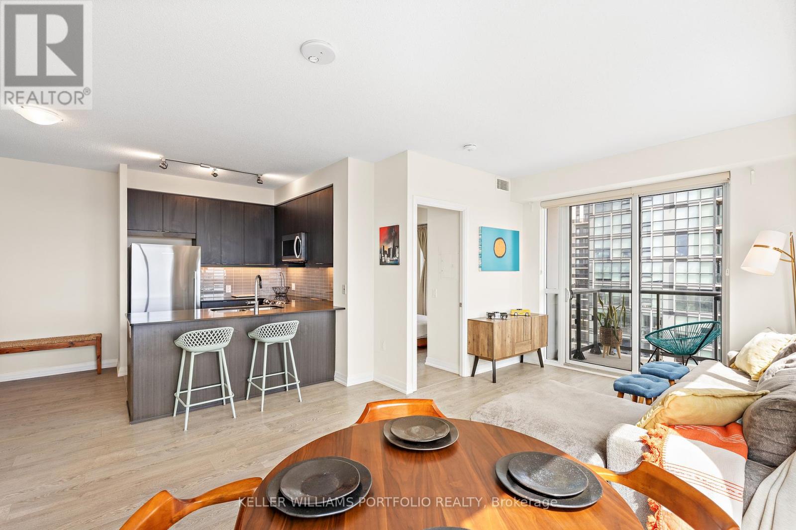 1902 - 50 Thomas Riley Road, Toronto, Ontario  M9B 0C5 - Photo 4 - W12214976