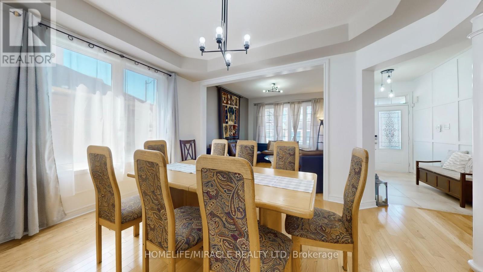 33 Garryoaks Drive, Brampton, Ontario  L6P 3E2 - Photo 8 - W12215040