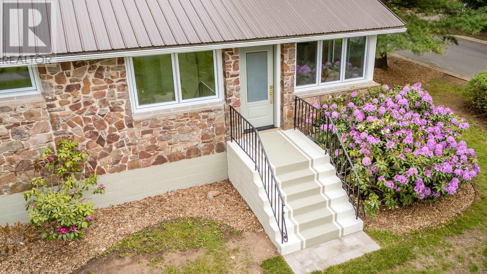 209 Main Street, Wolfville, Nova Scotia  B4P 2H9 - Photo 46 - 202514371