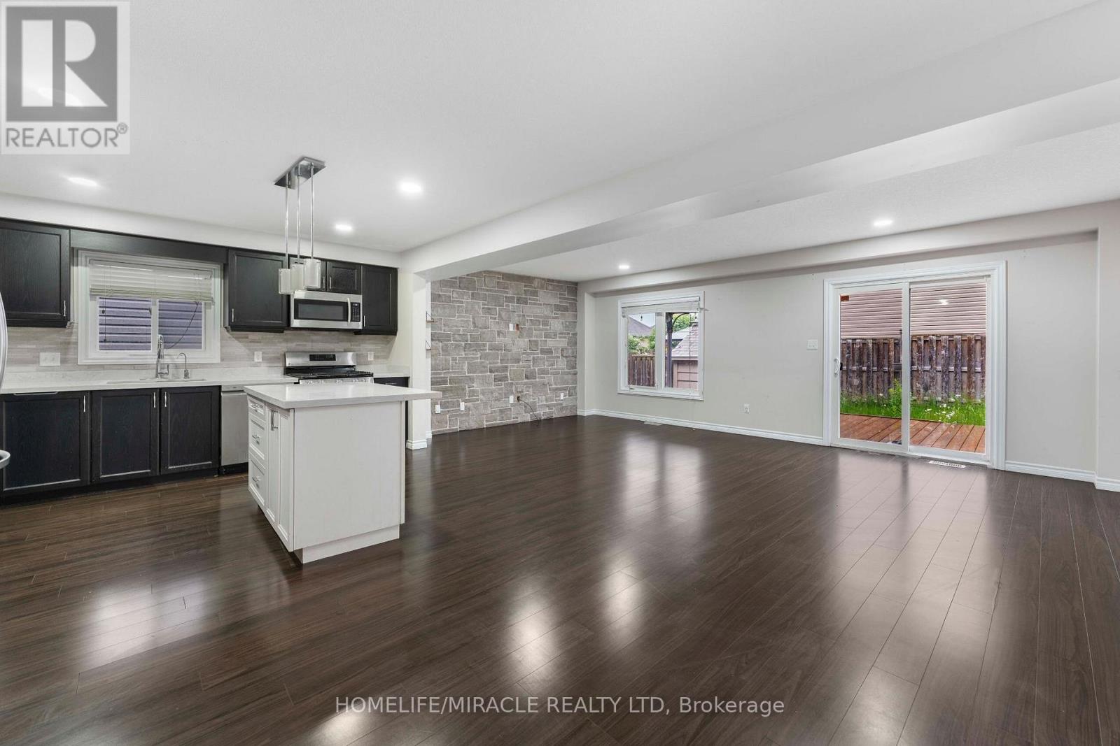 6 Pompeii Street, Kitchener, Ontario  N2R 0A8 - Photo 11 - X12214975
