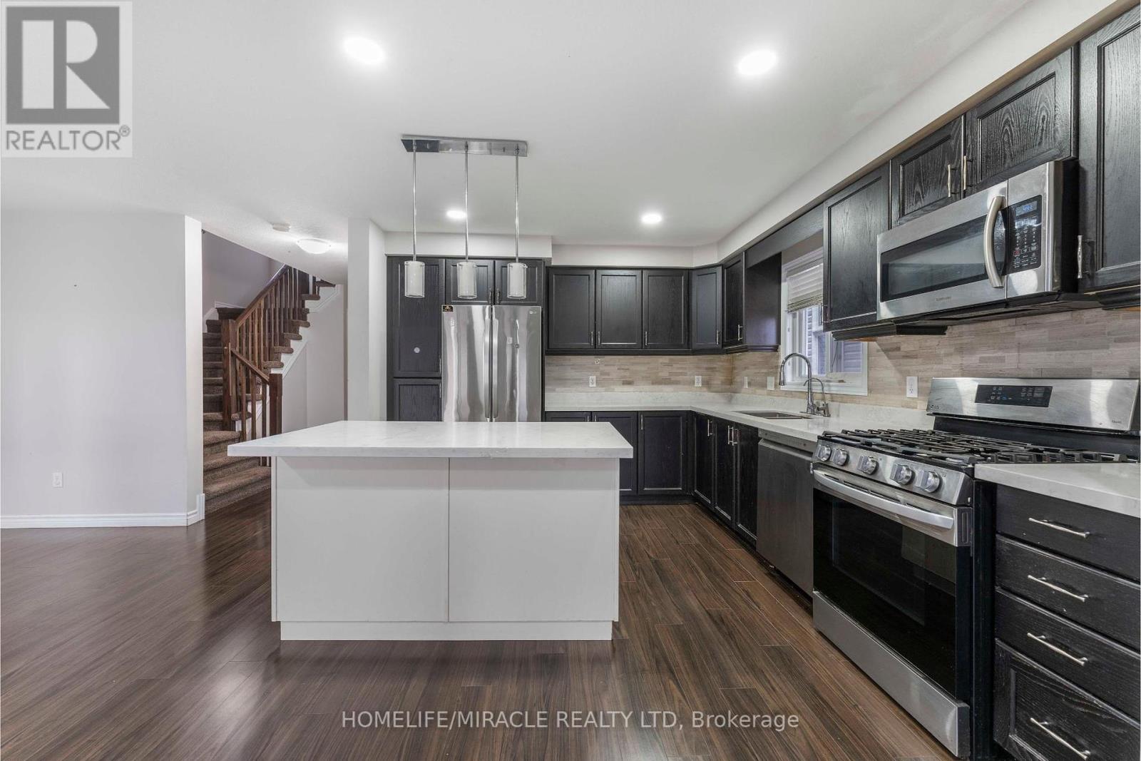 6 Pompeii Street, Kitchener, Ontario  N2R 0A8 - Photo 15 - X12214975