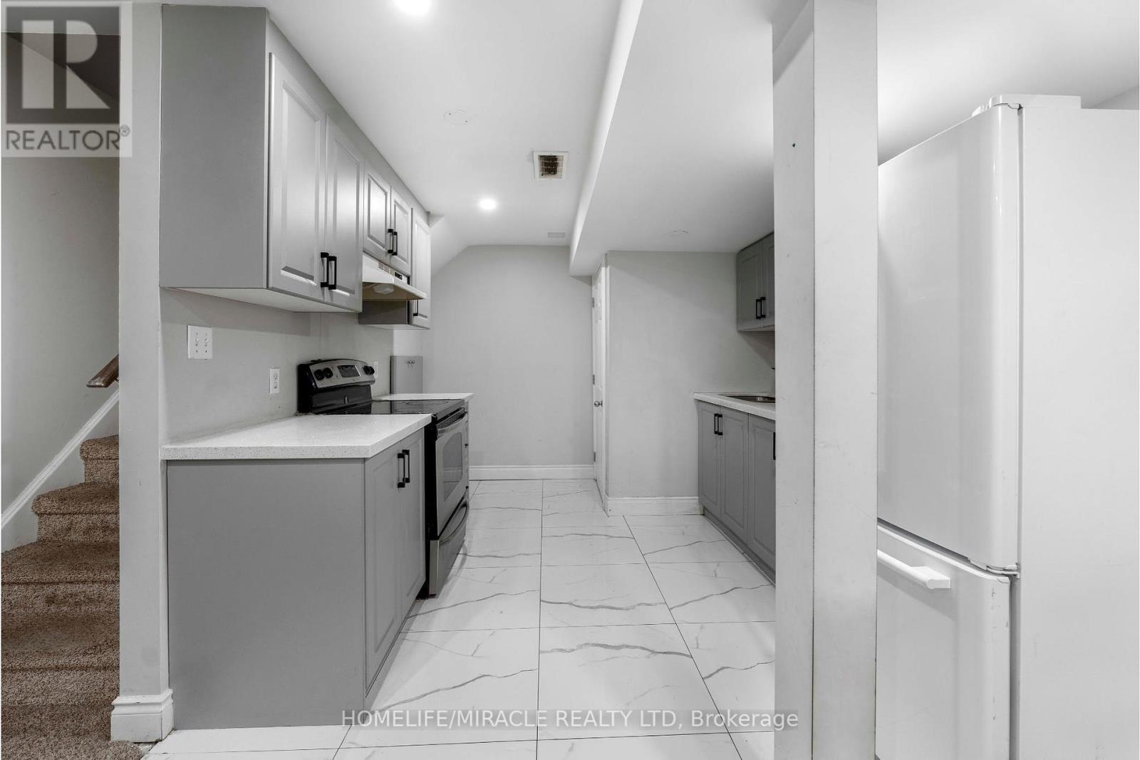 6 Pompeii Street, Kitchener, Ontario  N2R 0A8 - Photo 34 - X12214975