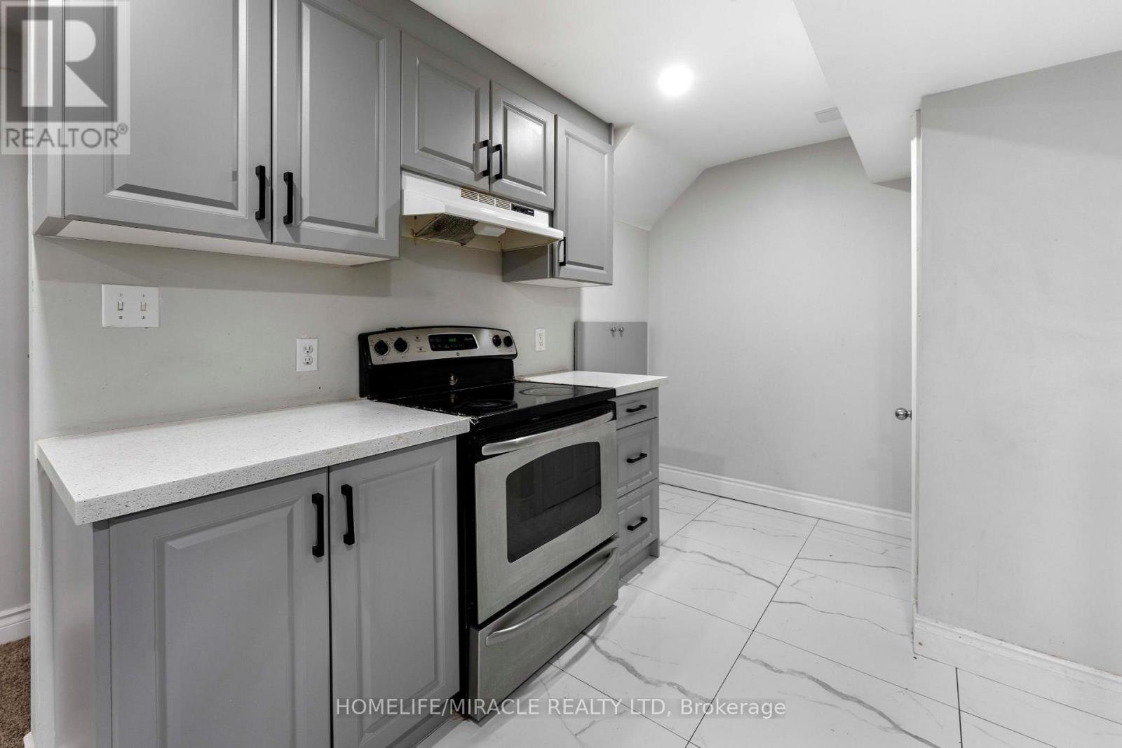 6 Pompeii Street, Kitchener, Ontario  N2R 0A8 - Photo 35 - X12214975