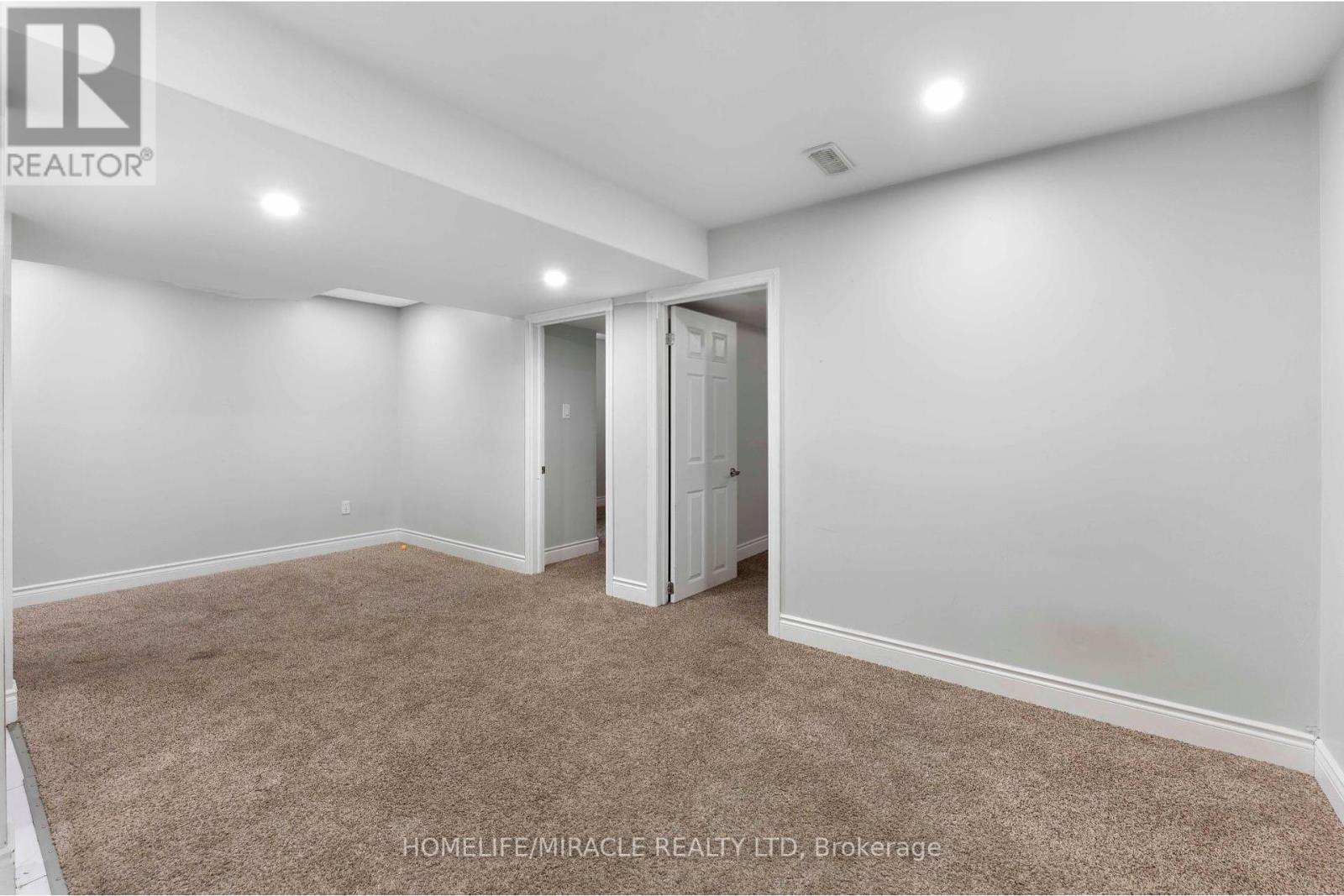 6 Pompeii Street, Kitchener, Ontario  N2R 0A8 - Photo 36 - X12214975