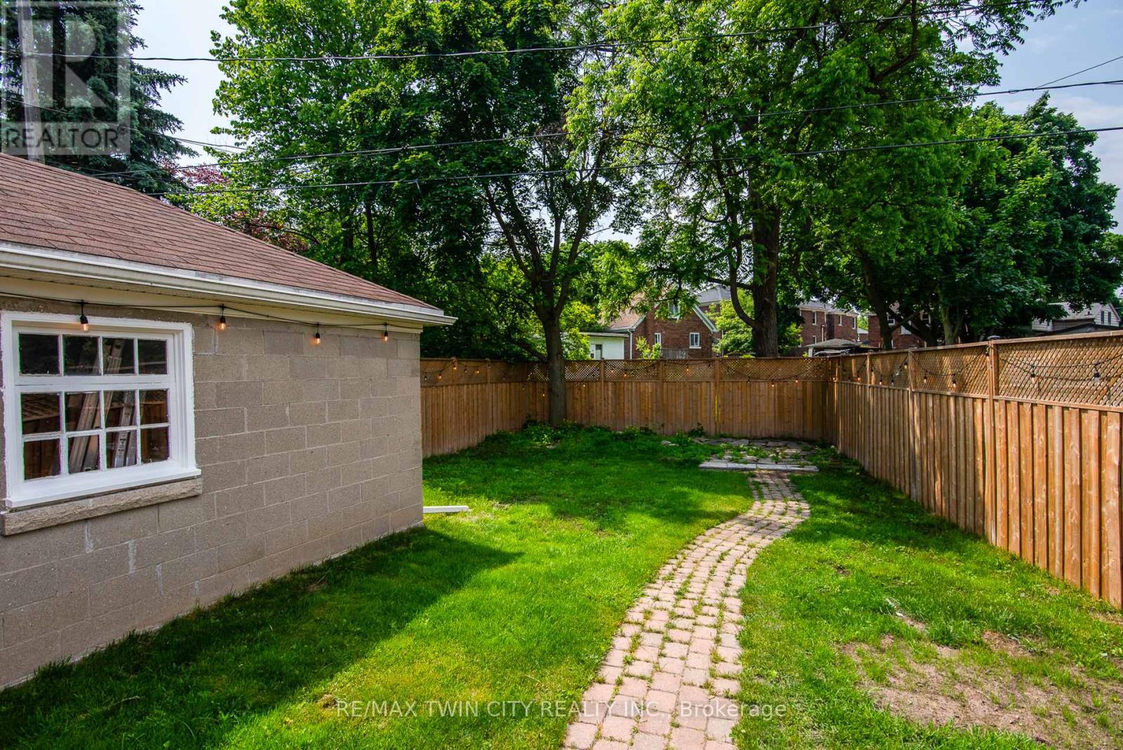 131 Homewood Avenue, Kitchener, Ontario  N2M 1X1 - Photo 8 - X12215051