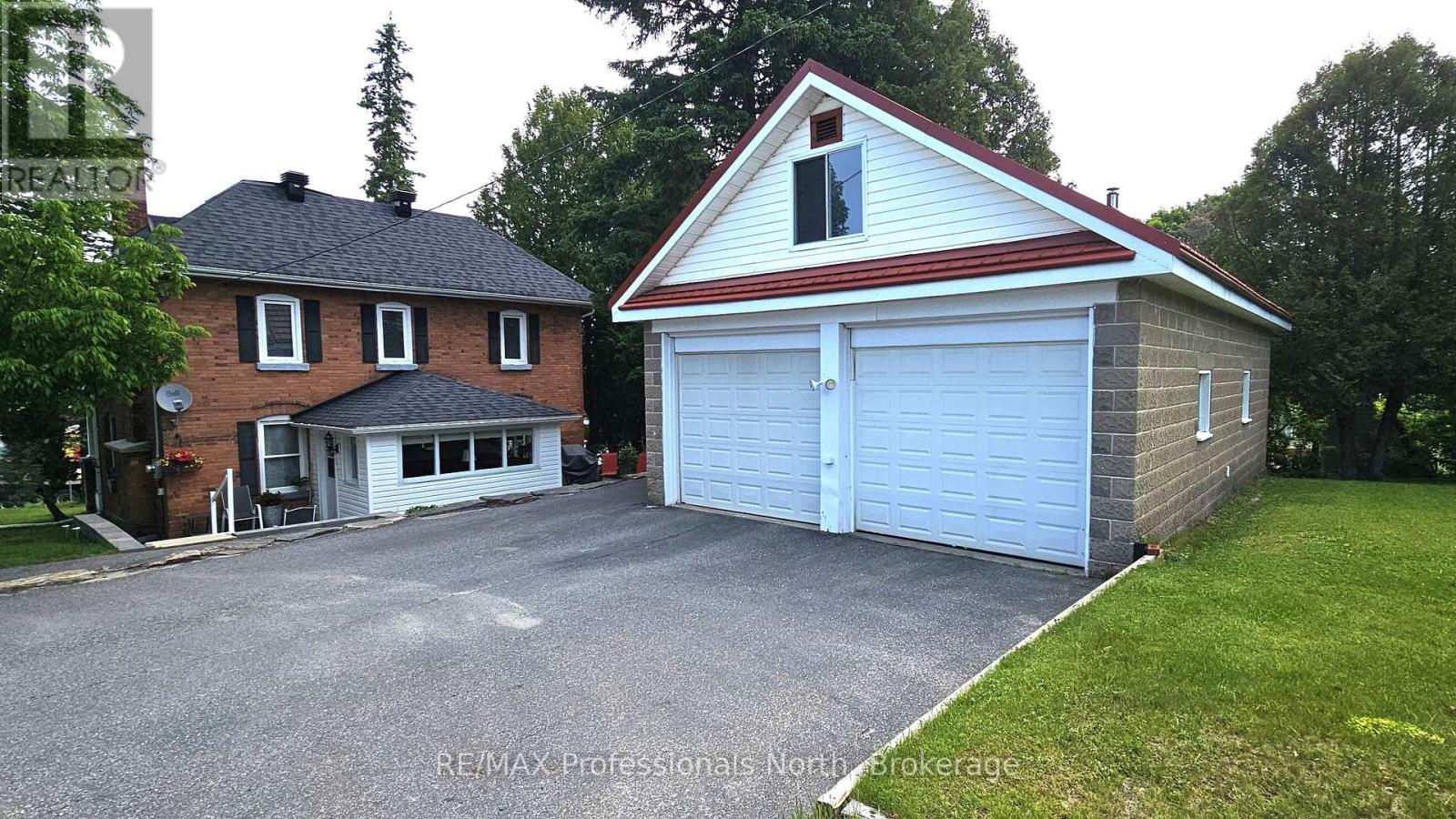 133 MAIN STREET W, huntsville (chaffey), Ontario