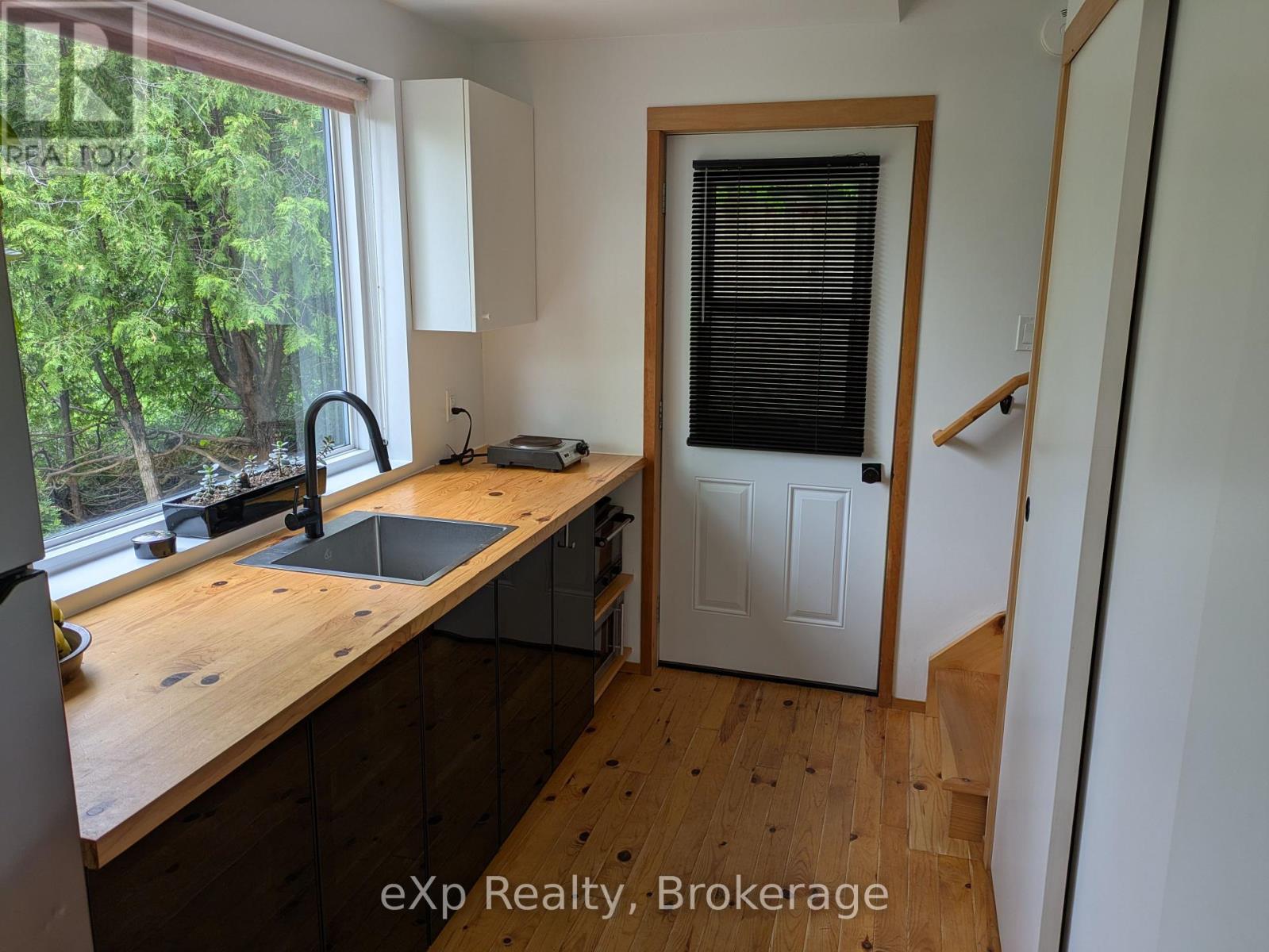 9 Summer Avenue, South Bruce Peninsula, Ontario  N0H 1X0 - Photo 8 - X12215258