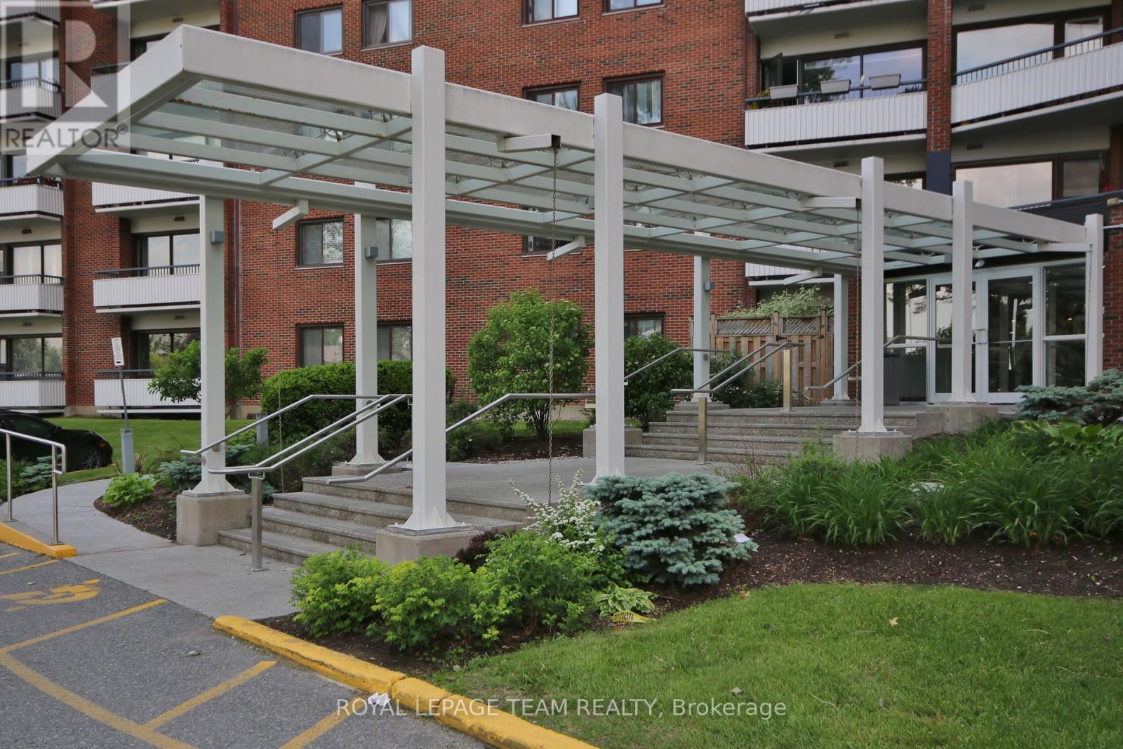 708 - 20 Chesterton Drive, Ottawa, Ontario  K2E 6Z7 - Photo 5 - X12215073