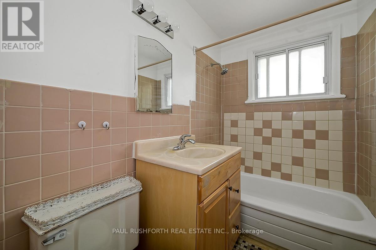 20 Mowat Street, Ottawa, Ontario  K1J 6R2 - Photo 13 - X12215163