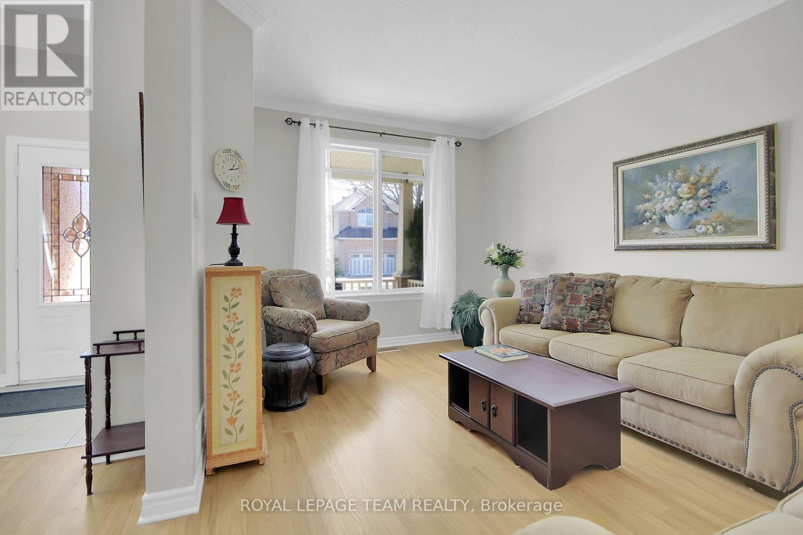 19 Athena Way, Ottawa, Ontario  K2G 6S1 - Photo 4 - X12215180