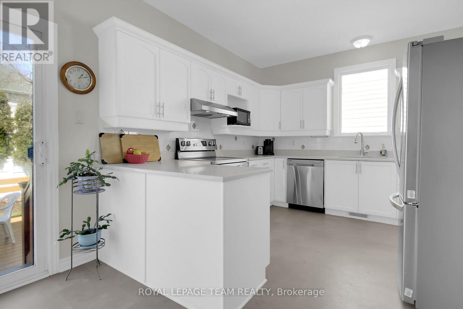 19 Athena Way, Ottawa, Ontario  K2G 6S1 - Photo 8 - X12215180