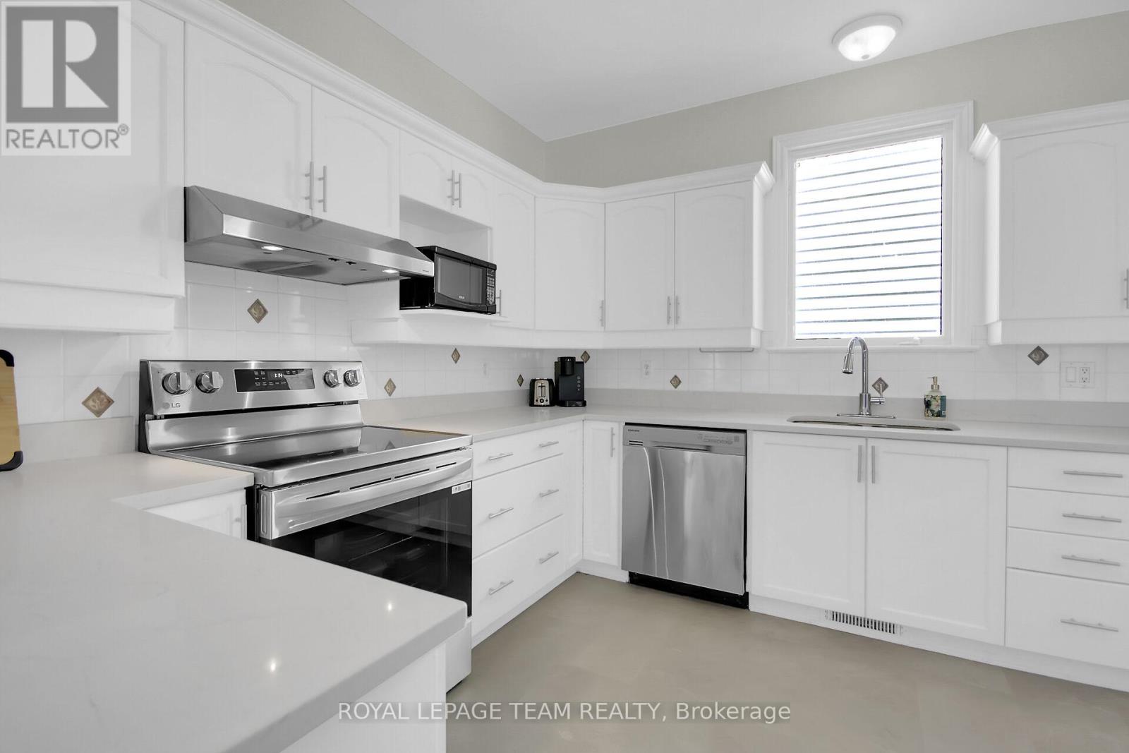 19 Athena Way, Ottawa, Ontario  K2G 6S1 - Photo 9 - X12215180