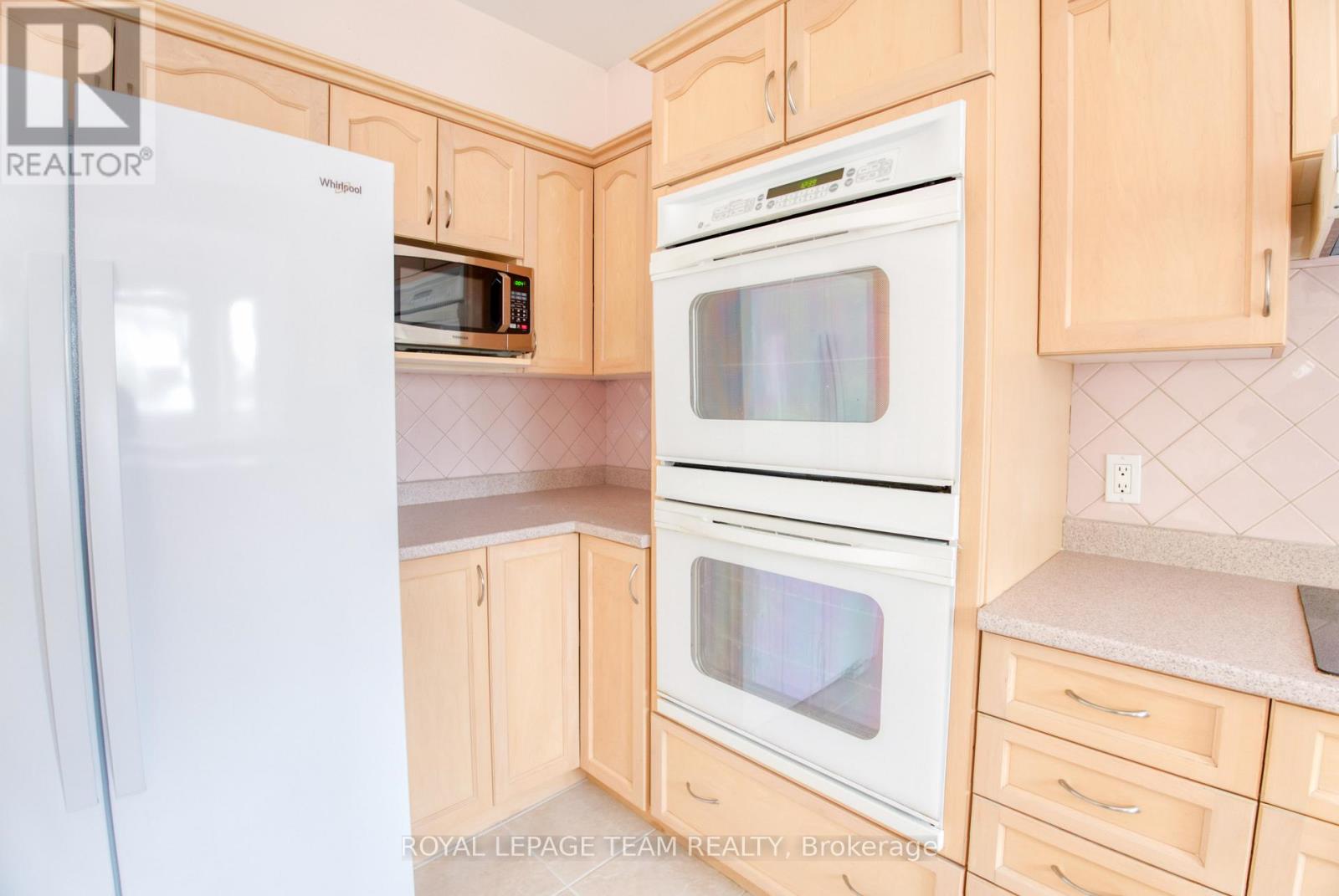 539 Tweedsmuir Avenue, Ottawa, Ontario  K1Z 5P1 - Photo 13 - X12215223