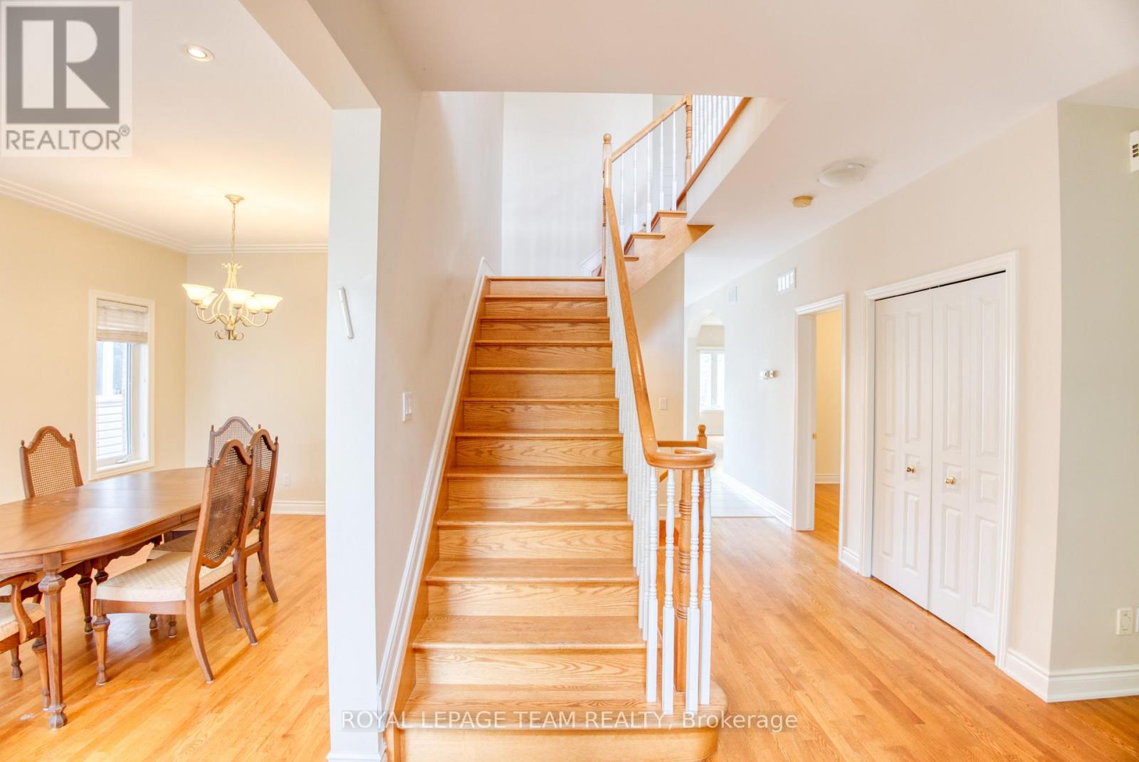 539 Tweedsmuir Avenue, Ottawa, Ontario  K1Z 5P1 - Photo 4 - X12215223