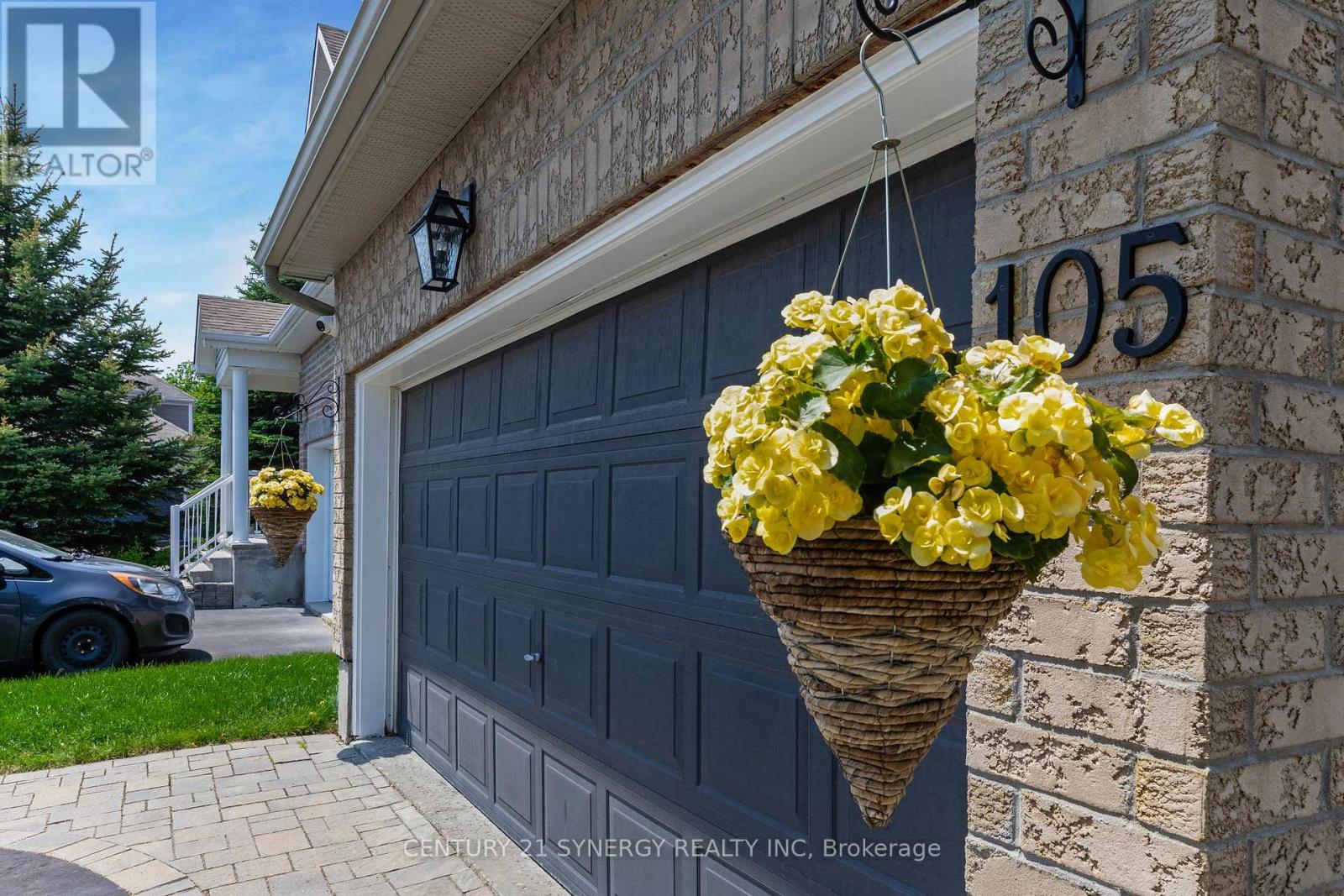 105 Jolley Cut Way, Ottawa, Ontario  K1W 0B5 - Photo 2 - X12215236