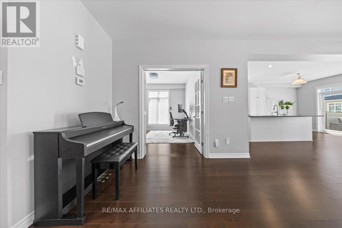726 Bunchberry Way, Ottawa, Ontario  K1T 3T8 - Photo 8 - X12215278