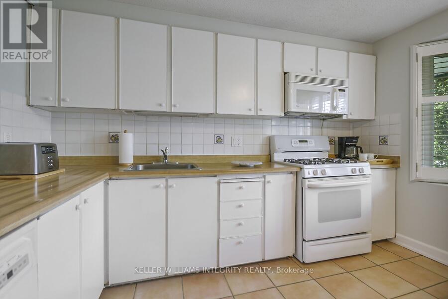 58 Lindhurst Crescent, Ottawa, Ontario  K2G 0T7 - Photo 4 - X12215286