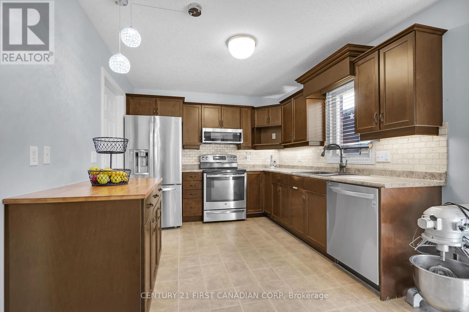 12 Hawthorn Court, St. Thomas, Ontario  N5P 0A1 - Photo 15 - X12215008