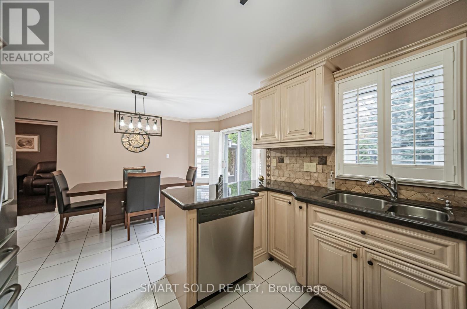 58 Helmsdale Avenue, Vaughan, Ontario  L6A 2G5 - Photo 10 - N12214649