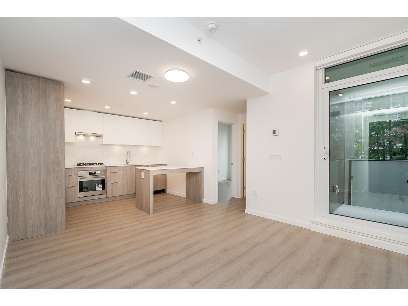 601 10333 133 Street, Surrey, British Columbia  V3T 0V1 - Photo 4 - R3014727