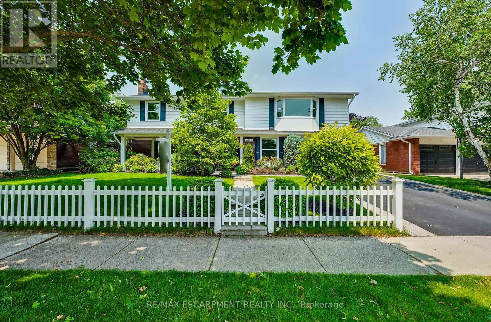 4195 Spruce Avenue, Burlington, Ontario  L7L 1L1 - Photo 2 - W12107351